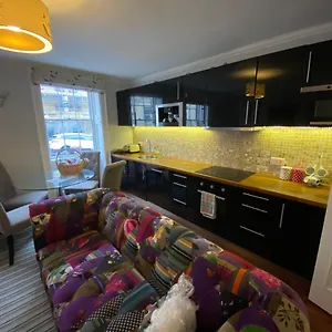 Centre - Rivers Street, Quiet 2 Bed Ground Floor Georgian Garden Bed & Breakfast