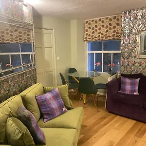 Quiet Lower Floor 2 Bed With Private Patio Garden Bed & Breakfast